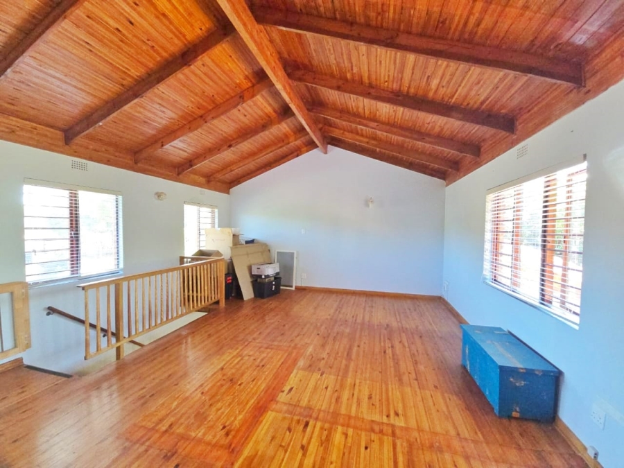 5 Bedroom Property for Sale in Kingfisher Creek Western Cape